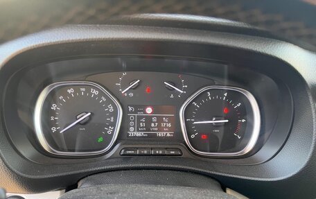 Opel Zafira Life I, 2021 год, 3 300 000 рублей, 12 фотография