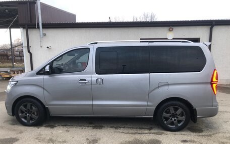 Hyundai Grand Starex Grand Starex I рестайлинг 2, 2011 год, 2 610 000 рублей, 3 фотография