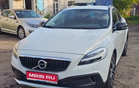 Volvo V40 Cross Country I, 2019 год, 1 595 000 рублей, 1 фотография