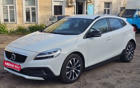 Volvo V40 Cross Country I, 2019 год, 1 595 000 рублей, 2 фотография