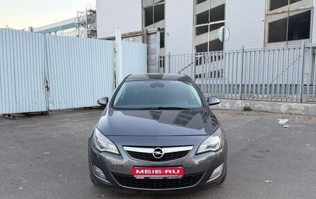 Opel Astra J, 2011 год, 649 000 рублей, 2 фотография