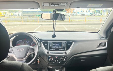 Hyundai Solaris II рестайлинг, 2018 год, 1 200 000 рублей, 2 фотография
