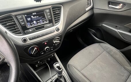 Hyundai Solaris II рестайлинг, 2018 год, 1 200 000 рублей, 4 фотография