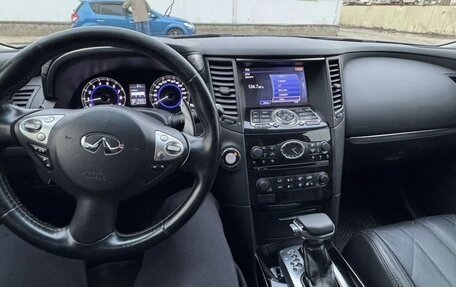 Infiniti QX70, 2013 год, 2 200 000 рублей, 10 фотография