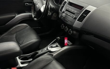 Mitsubishi Outlander III рестайлинг 3, 2011 год, 1 300 000 рублей, 10 фотография