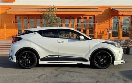 Toyota C-HR I рестайлинг, 2023 год, 1 785 000 рублей, 5 фотография
