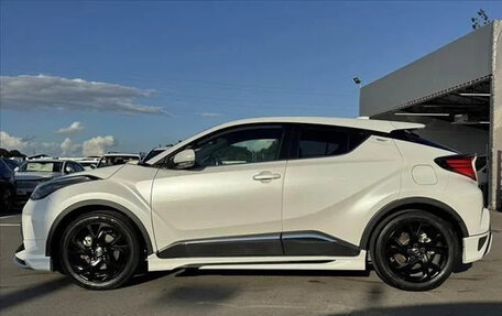 Toyota C-HR I рестайлинг, 2023 год, 1 785 000 рублей, 4 фотография