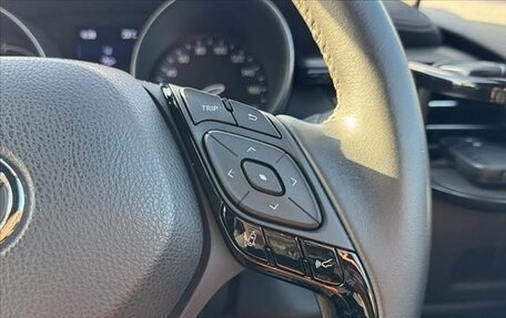 Toyota C-HR I рестайлинг, 2023 год, 1 785 000 рублей, 16 фотография