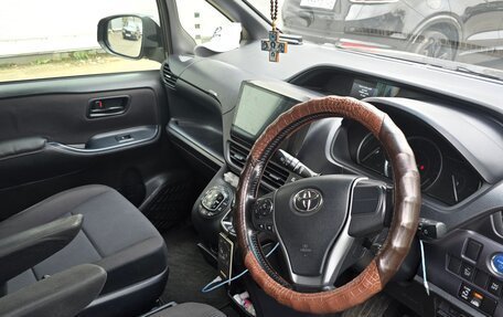 Toyota Voxy III, 2014 год, 1 750 000 рублей, 6 фотография