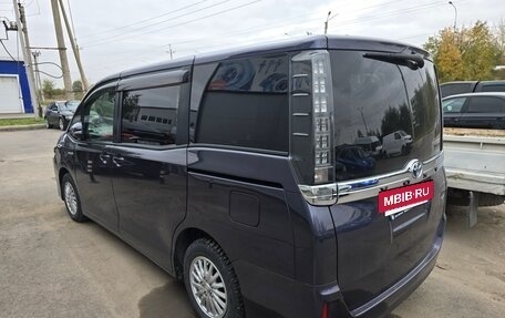 Toyota Voxy III, 2014 год, 1 750 000 рублей, 5 фотография