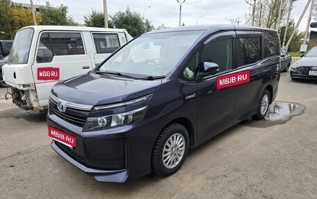 Toyota Voxy III, 2014 год, 1 750 000 рублей, 4 фотография