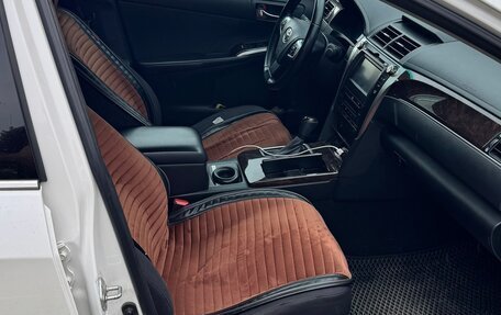 Toyota Camry, 2017 год, 2 300 000 рублей, 4 фотография