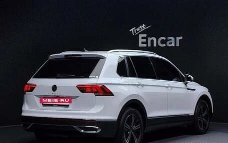 Volkswagen Tiguan II, 2021 год, 2 000 606 рублей, 3 фотография