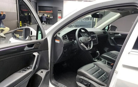 Volkswagen Tiguan II, 2021 год, 2 000 606 рублей, 16 фотография