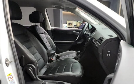 Volkswagen Tiguan II, 2021 год, 2 000 606 рублей, 17 фотография