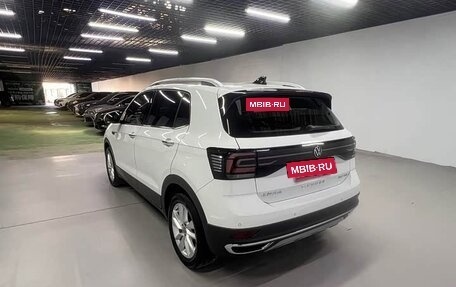 Volkswagen T-Cross I, 2022 год, 1 360 000 рублей, 6 фотография