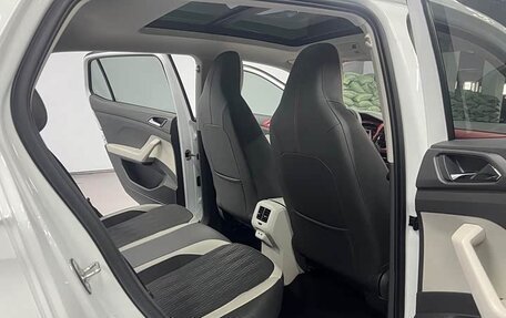Volkswagen T-Cross I, 2022 год, 1 360 000 рублей, 19 фотография