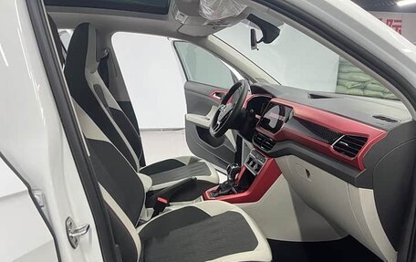 Volkswagen T-Cross I, 2022 год, 1 360 000 рублей, 10 фотография