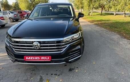 Volkswagen Touareg III, 2018 год, 4 450 000 рублей, 2 фотография
