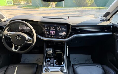 Volkswagen Touareg III, 2018 год, 4 450 000 рублей, 9 фотография