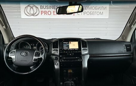 Toyota Land Cruiser 200, 2012 год, 3 199 000 рублей, 18 фотография