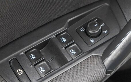 Volkswagen Tiguan II, 2021 год, 2 499 000 рублей, 12 фотография