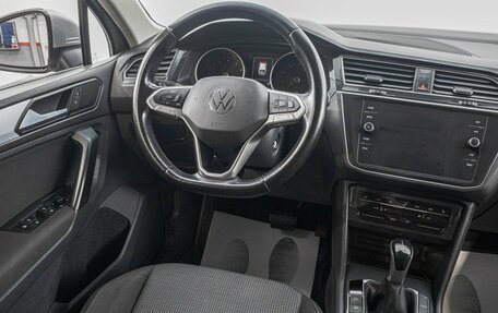 Volkswagen Tiguan II, 2021 год, 2 499 000 рублей, 17 фотография