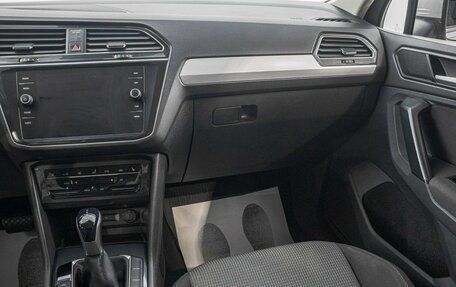 Volkswagen Tiguan II, 2021 год, 2 499 000 рублей, 22 фотография