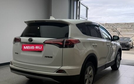 Toyota RAV4, 2019 год, 2 300 000 рублей, 4 фотография