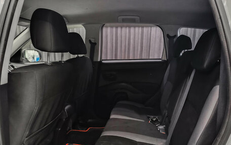 Mitsubishi Outlander III рестайлинг 3, 2010 год, 999 000 рублей, 13 фотография