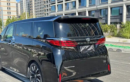 Toyota Alphard, 2024 год, 9 155 000 рублей, 3 фотография