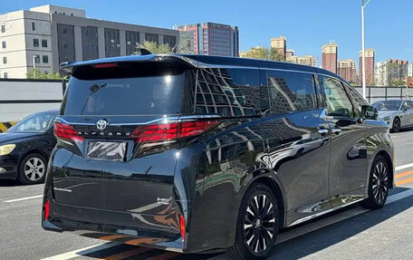 Toyota Alphard, 2024 год, 9 155 000 рублей, 5 фотография