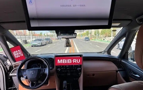 Toyota Alphard, 2024 год, 9 155 000 рублей, 13 фотография