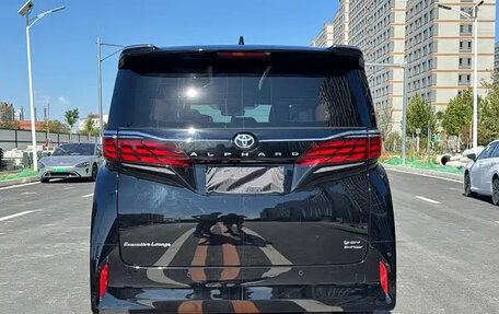Toyota Alphard, 2024 год, 9 155 000 рублей, 18 фотография