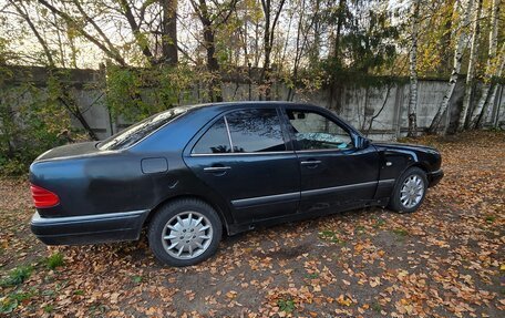 Mercedes-Benz E-Класс, 1997 год, 280 000 рублей, 3 фотография