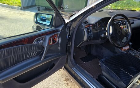 Mercedes-Benz E-Класс, 1997 год, 280 000 рублей, 10 фотография