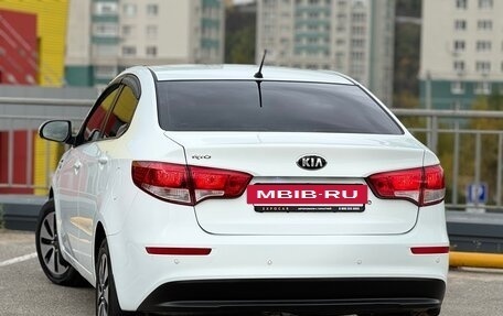 KIA Rio III рестайлинг, 2015 год, 799 999 рублей, 26 фотография