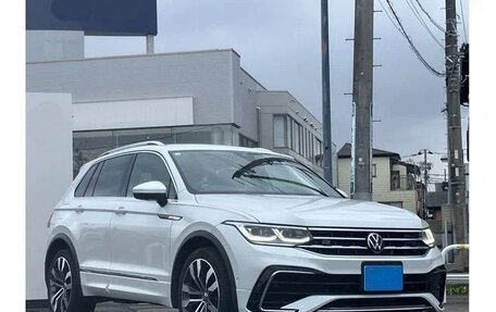 Volkswagen Tiguan II, 2023 год, 2 450 000 рублей, 1 фотография