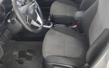 Hyundai Solaris II рестайлинг, 2012 год, 630 000 рублей, 21 фотография