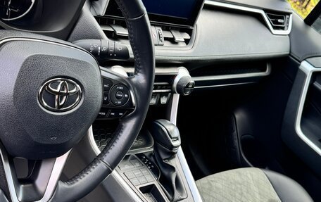 Toyota RAV4, 2022 год, 3 800 000 рублей, 8 фотография