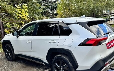 Toyota RAV4, 2022 год, 3 800 000 рублей, 10 фотография