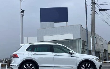 Volkswagen Tiguan II, 2023 год, 2 450 000 рублей, 2 фотография