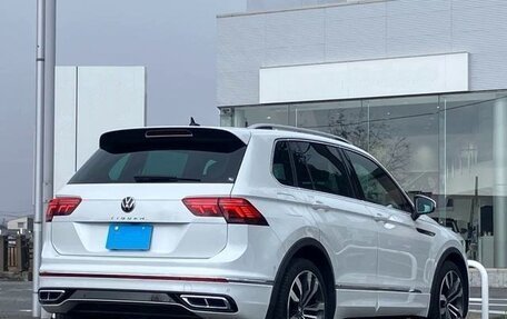 Volkswagen Tiguan II, 2023 год, 2 450 000 рублей, 3 фотография