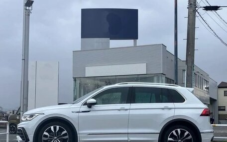 Volkswagen Tiguan II, 2023 год, 2 450 000 рублей, 6 фотография
