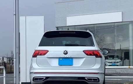 Volkswagen Tiguan II, 2023 год, 2 450 000 рублей, 4 фотография