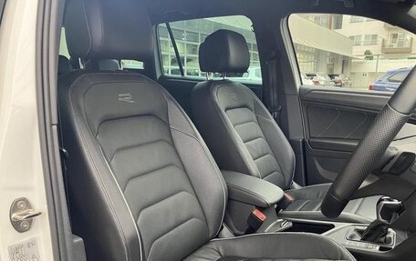 Volkswagen Tiguan II, 2023 год, 2 450 000 рублей, 19 фотография