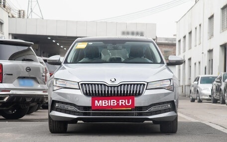 Skoda Superb III рестайлинг, 2024 год, 1 960 000 рублей, 2 фотография