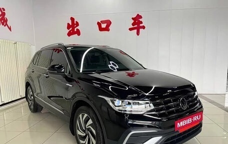 Volkswagen Tiguan II, 2023 год, 1 900 000 рублей, 2 фотография
