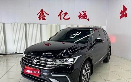 Volkswagen Tiguan II, 2023 год, 1 900 000 рублей, 3 фотография