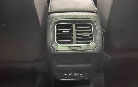 Volkswagen Tiguan II, 2023 год, 1 900 000 рублей, 12 фотография